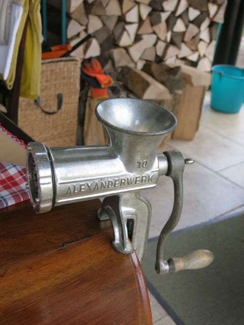 Appareil pour hacher la viande  ALEXANDERWERD . 15 Beinheim (67)