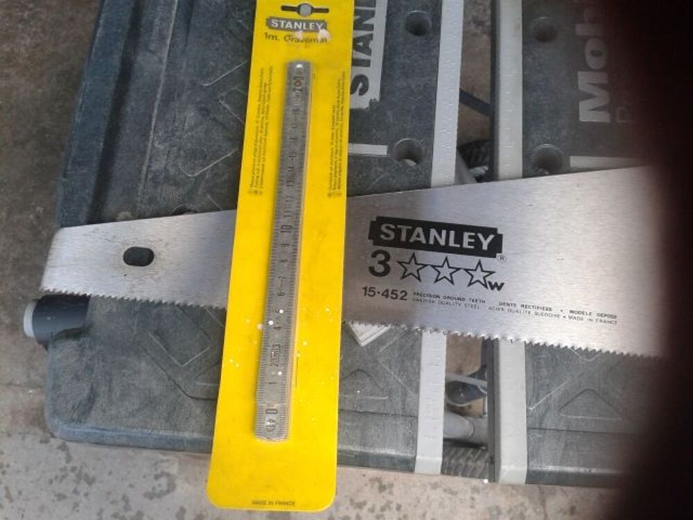 Outillage Stanley scie ,mesure pliante
Bricolage