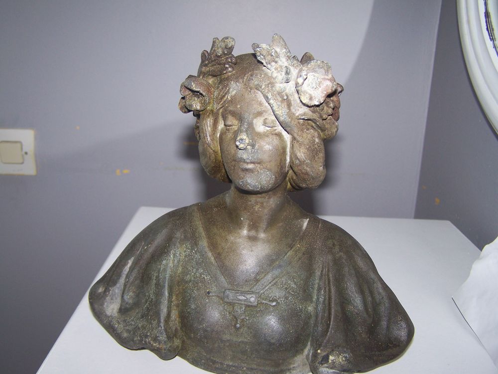 BUSTE DE FEMME 