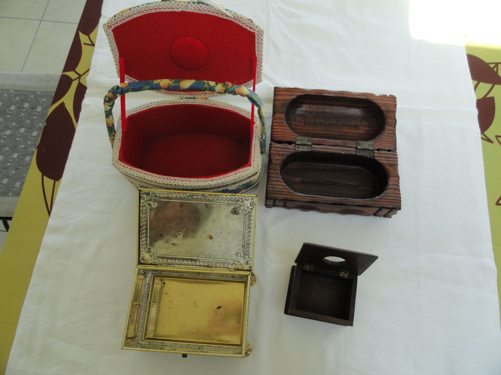 Bo&icirc;tes &agrave; bijoux ou autres Bijoux et montres