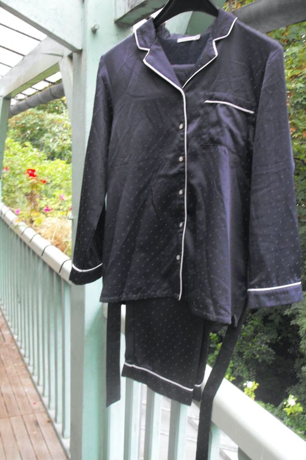 Pyjama satin neuf Vêtements