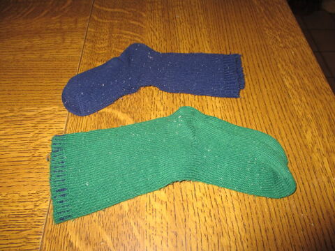 Paires de chaussettes bleue et une paire verte 0 Mérignies (59)