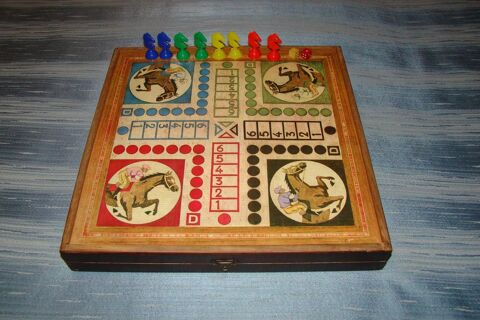 Ancien coffret en bois jeux de soci�t� ann�es 1960 
40 Gargenville (78)