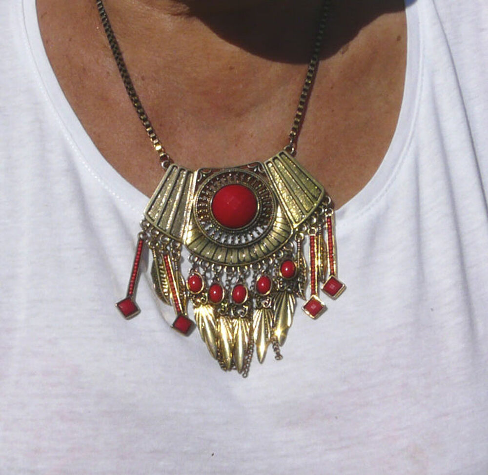Parure Pectoral tr&egrave;s original brillant '&agrave; l'antique Egyptien Bijoux et montres