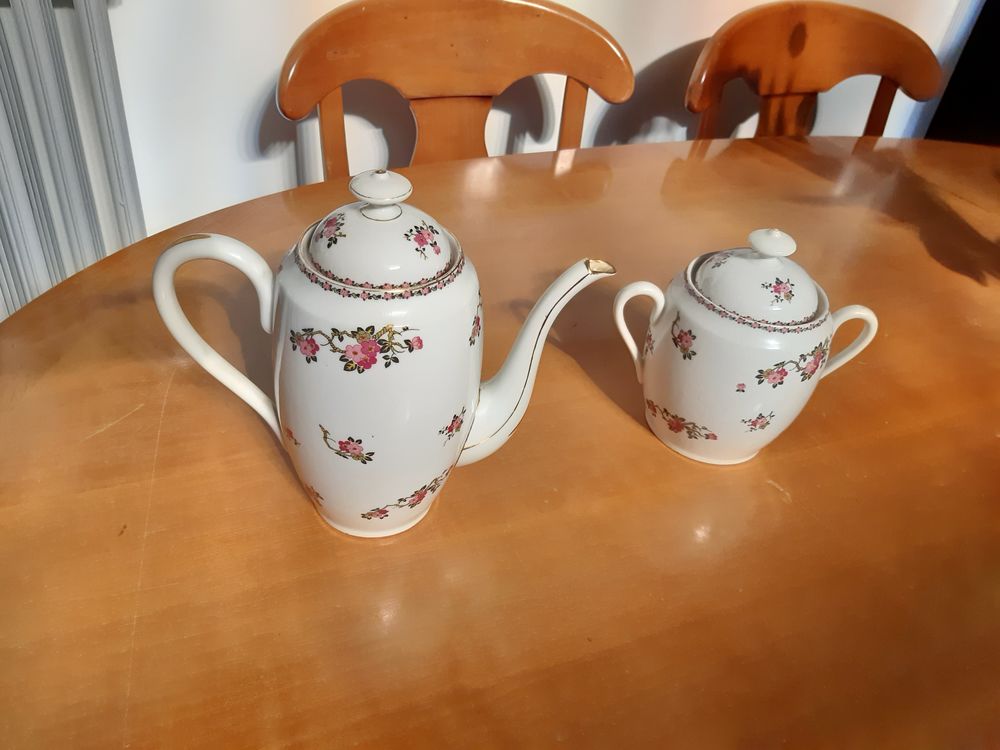 Cafeti&egrave;re + sucrier + 5 tasses &agrave; caf&eacute; Cuisine