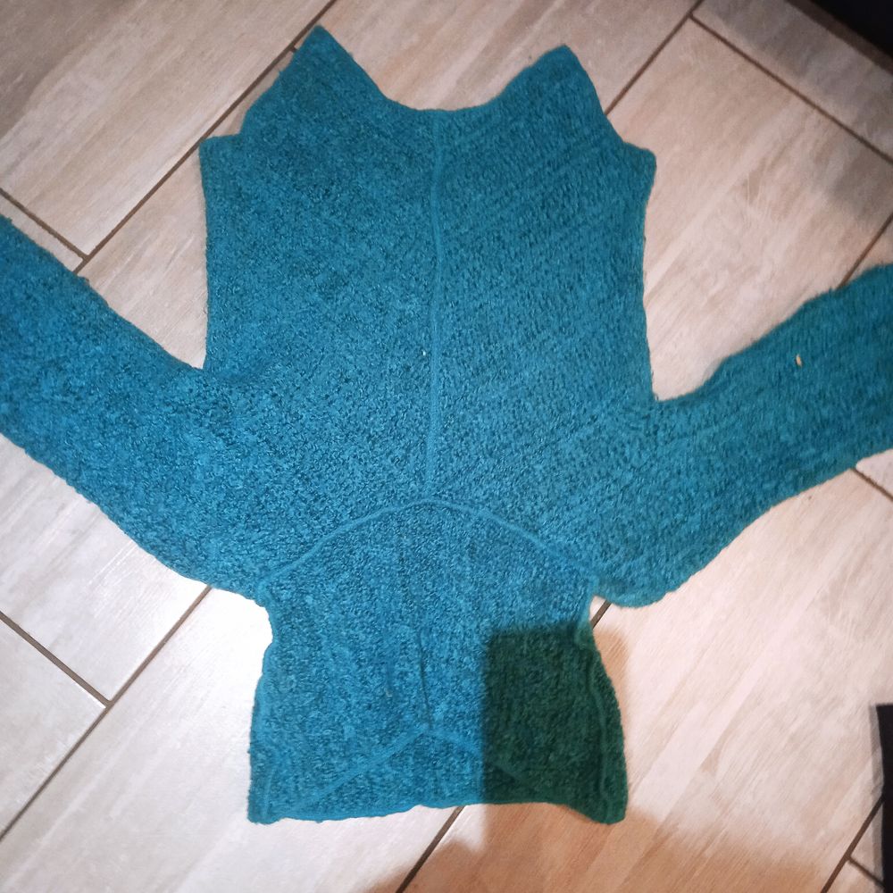 Pull bleu court col roul&eacute; T 2 80 % acrylique 17% mohair 3% p Vêtements