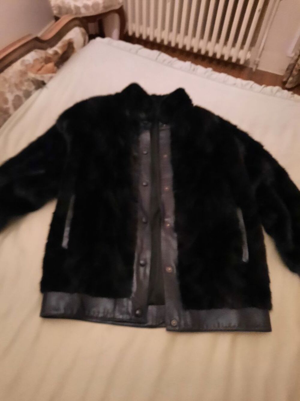 Veste femme fourrure et cuir noir Vêtements