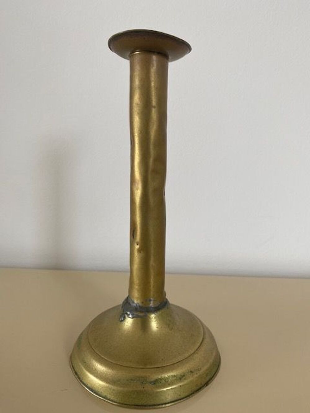 Petit bougeoir &agrave; poussoir en laiton Décoration