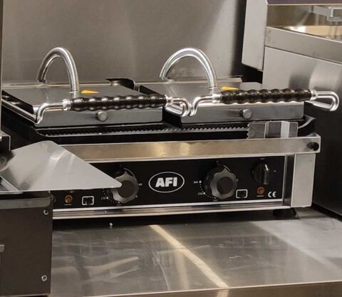 GRILL PANINI DOUBLE 560X370X260mm 4kw 350 75009 Paris