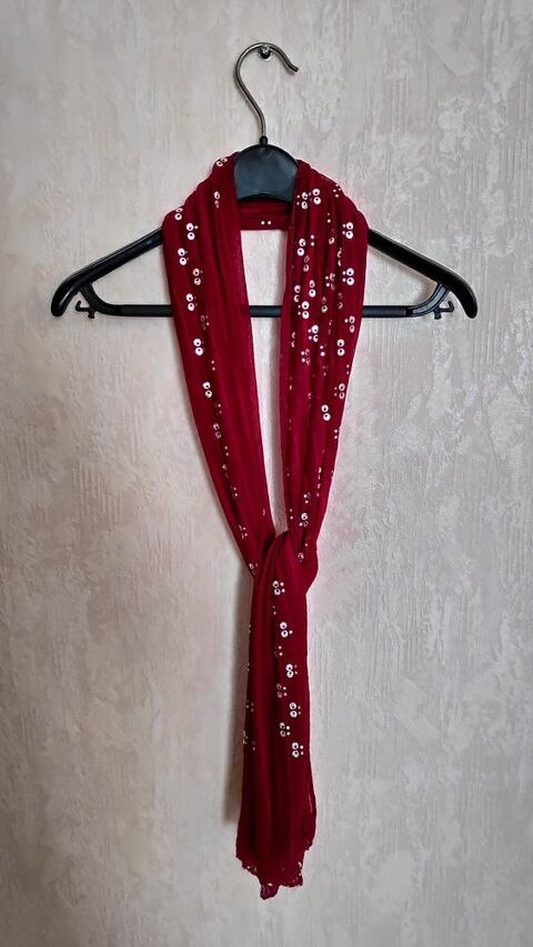 Foulard rouge paillet de pois  mtal 5 Angers (49)