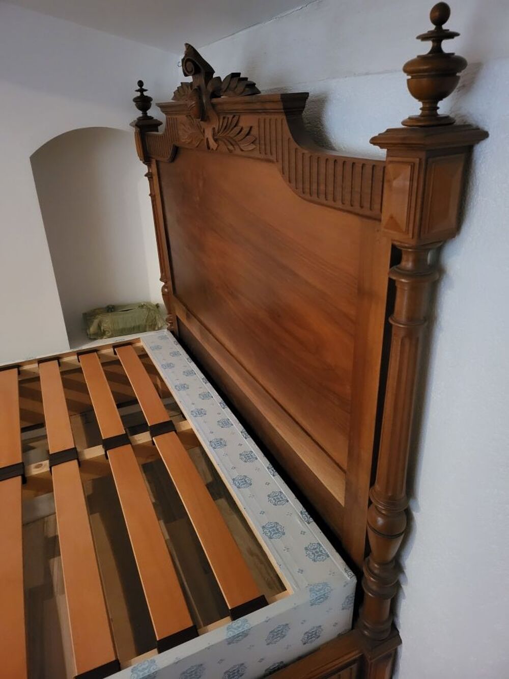 lit double en bois massif Meubles