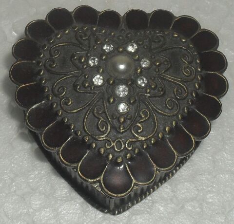 Tr�s jolie et originale Bo�te en forme de C?ur 25 Montreuil (93)