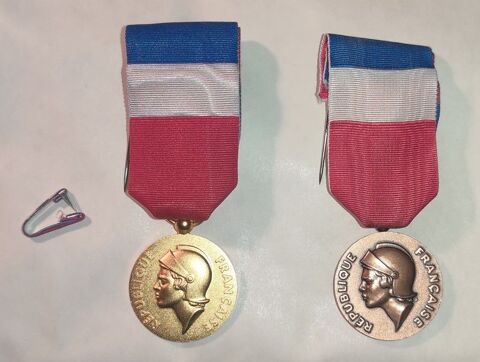 Mdailles du travail (12  le lot de 2) NEUVES 12 Metz (57)