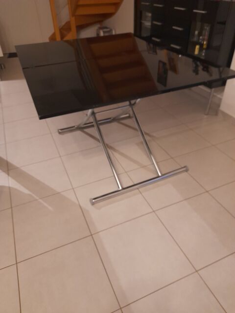 Table noire avec pieds en m�tal chrom� 70 Boves (80)