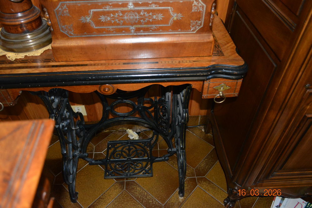 machine &agrave; coudre (collection) Meubles