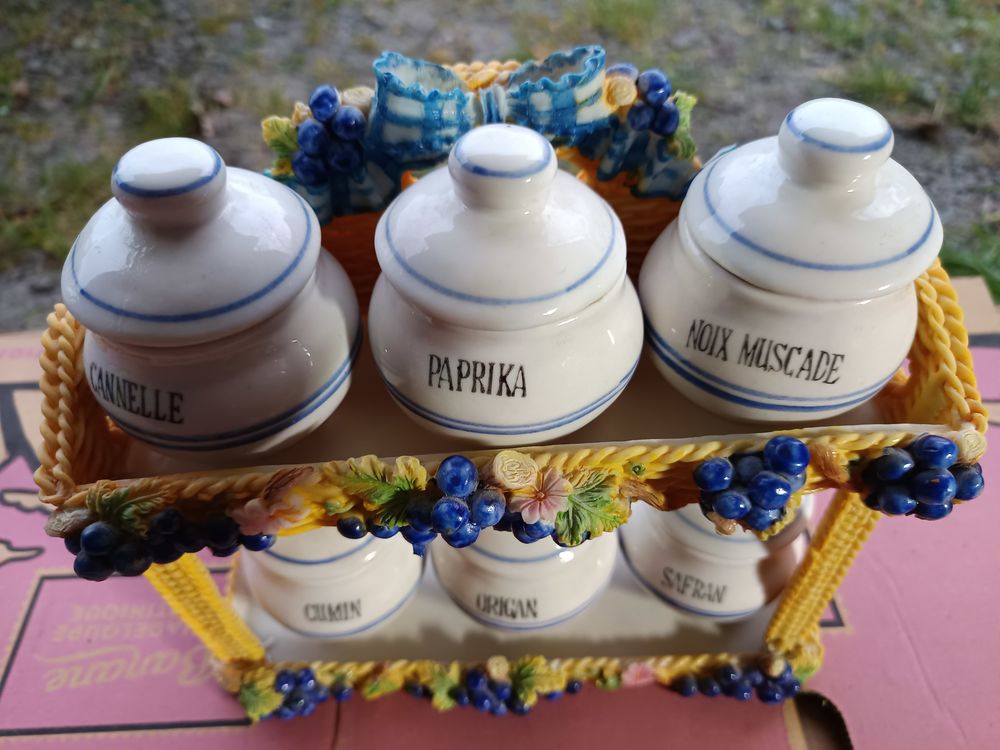 ETAGERE A EPICES EN POCELAINE Cuisine