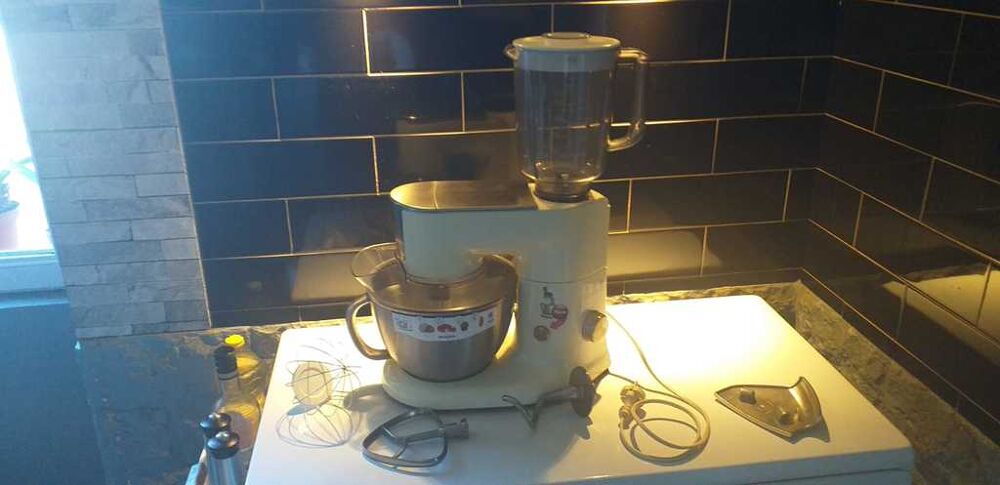Robot de cuisine multifonction avec accessoires Electroménager
