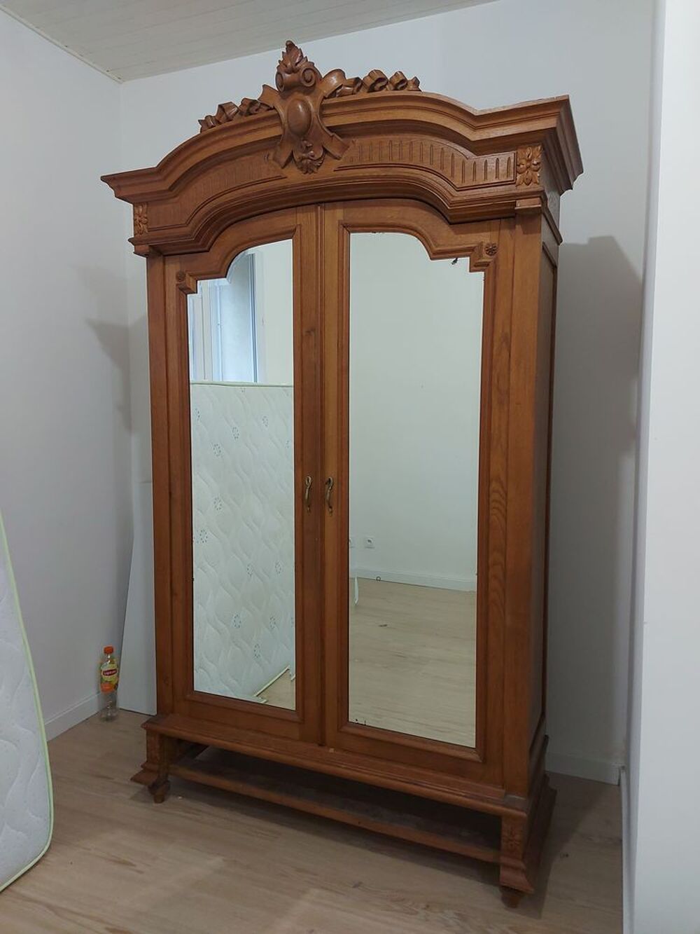 Superbe Armoire &Eacute;poque en bois massif avec miroirs biseaut&eacute; Meubles