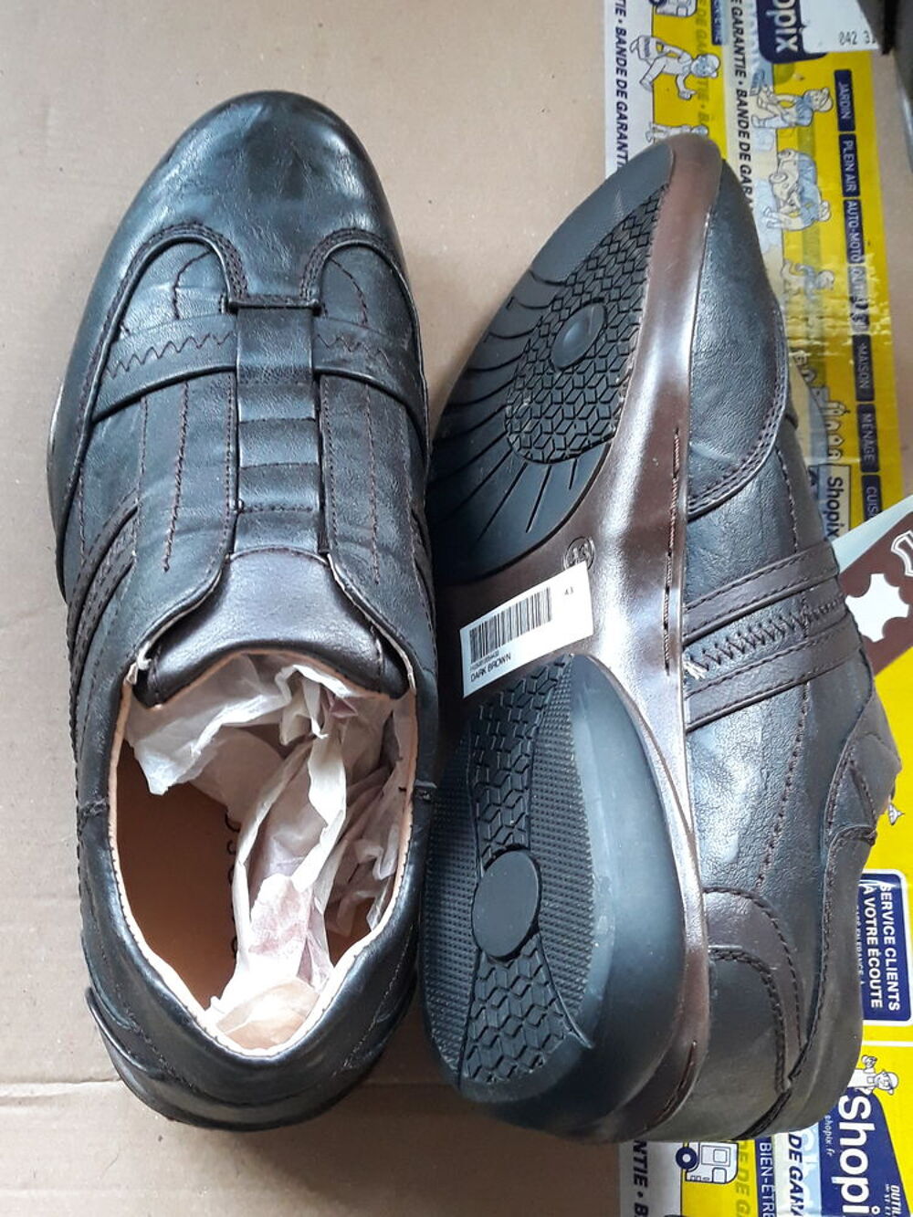 Baskets cuir pointure 43 Neuves avec &eacute;tiquette
Chaussures