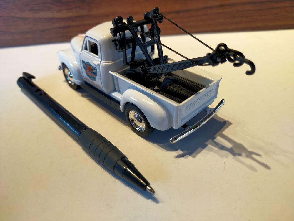 Miniature d&eacute;panneuse Chevrolet Tow Truck 1953
Jeux / jouets