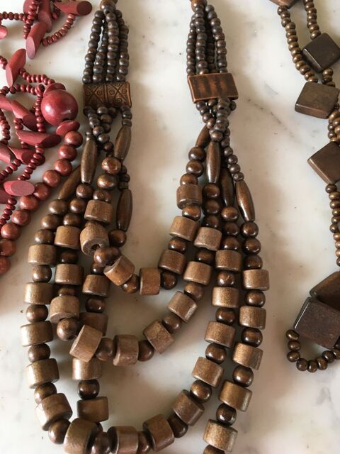 Lots de bijoux fantaisie colliers bracelets 100 Saint-Julien-les-Rosiers (30)