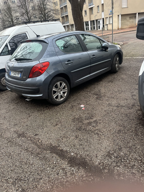 Peugeot 207 1.6 HDi 16v 110ch FAP Griffe