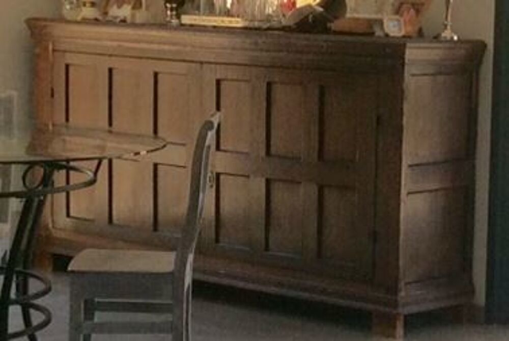 Buffet rustique en bois brun fonc&eacute; Meubles
