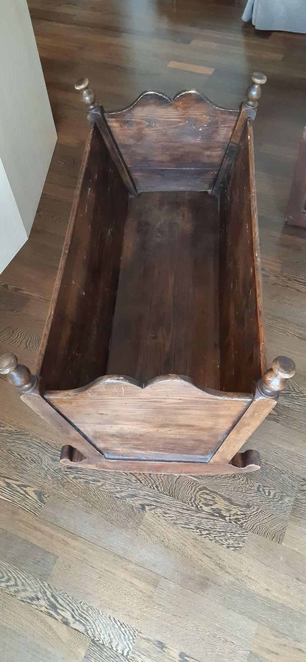 V&eacute;ritable berceau ancien en pin massif Meubles