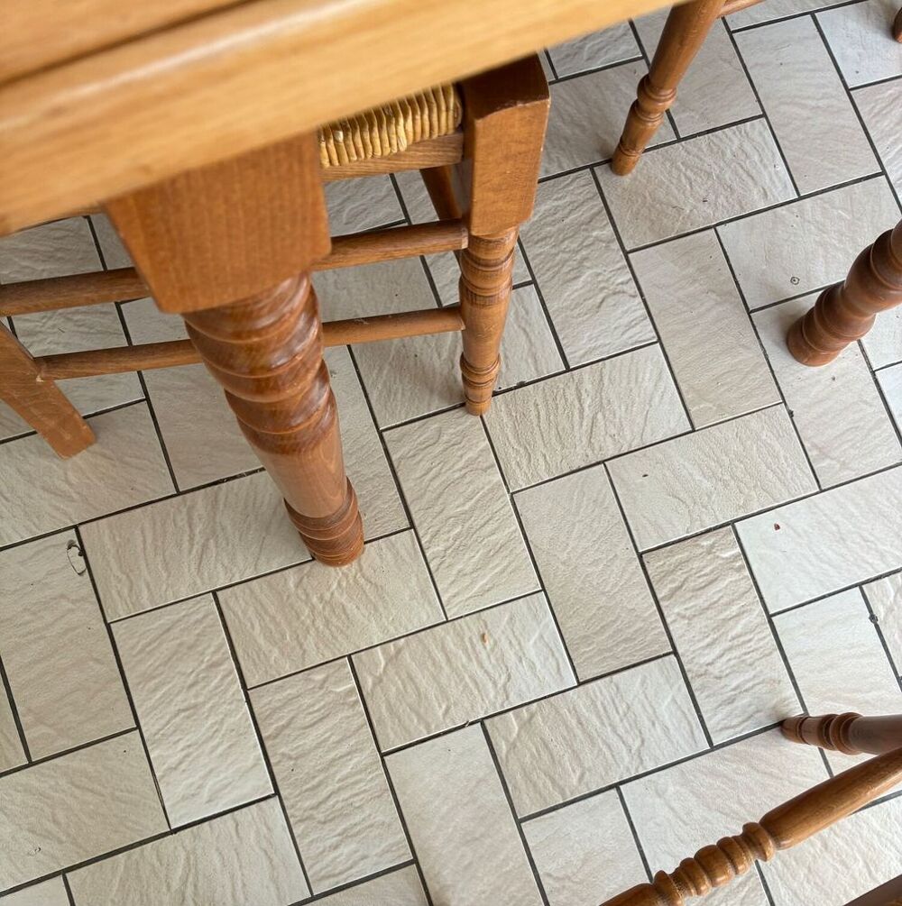 D'UNE TABLE &Agrave; MANGER + 4 CHAISES Meubles