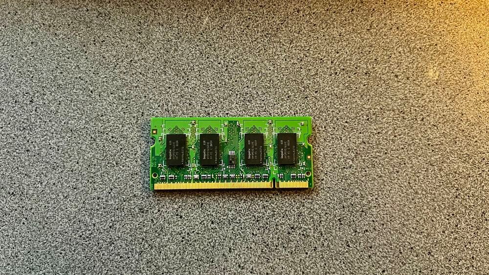 SK Hynix m&eacute;moire vive RAM 1Go DDR2 SDRAM PC2-5300S - 667MHz Matériel informatique