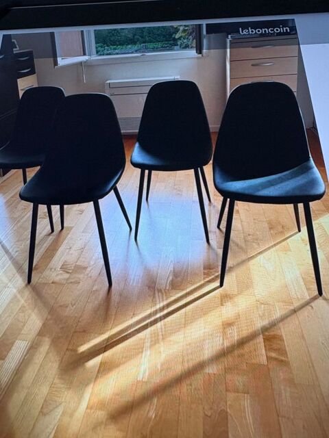 AV 4 chaises noires neuves Bègles (33)