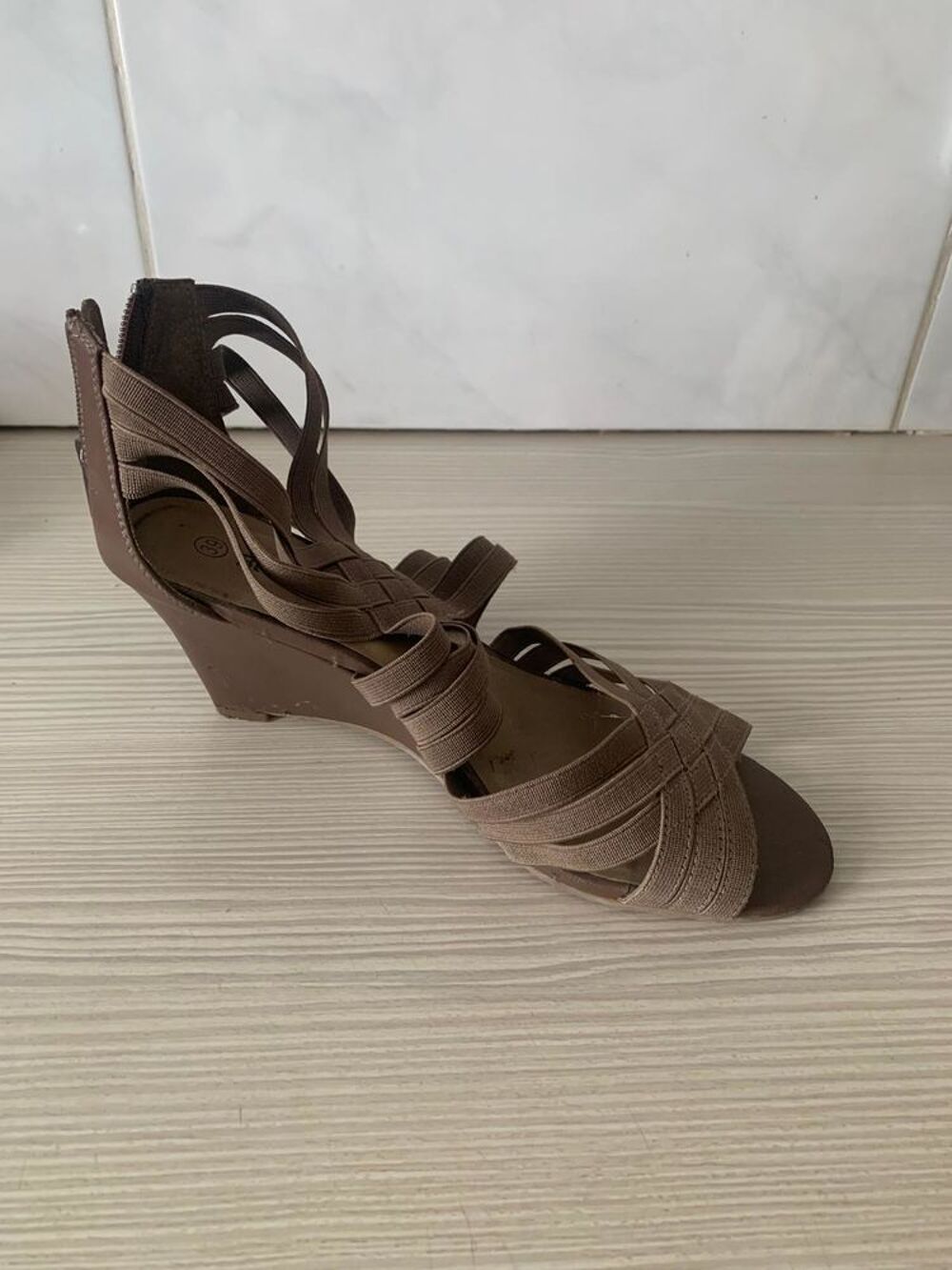 3 paires de chaussures (39) Chaussures