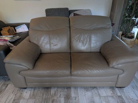 canap� cuir fixe couleur taupe 
290 Montpellier (34)
