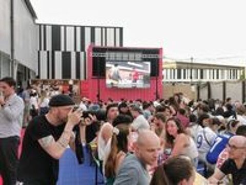   d'un écran géant pour la retransmission de la Coupe du Monde 2026 