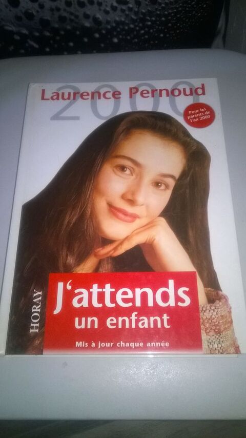 Livre J'attends un enfant 
Laurence Pernoud
2000
479 page 3 Talange (57)