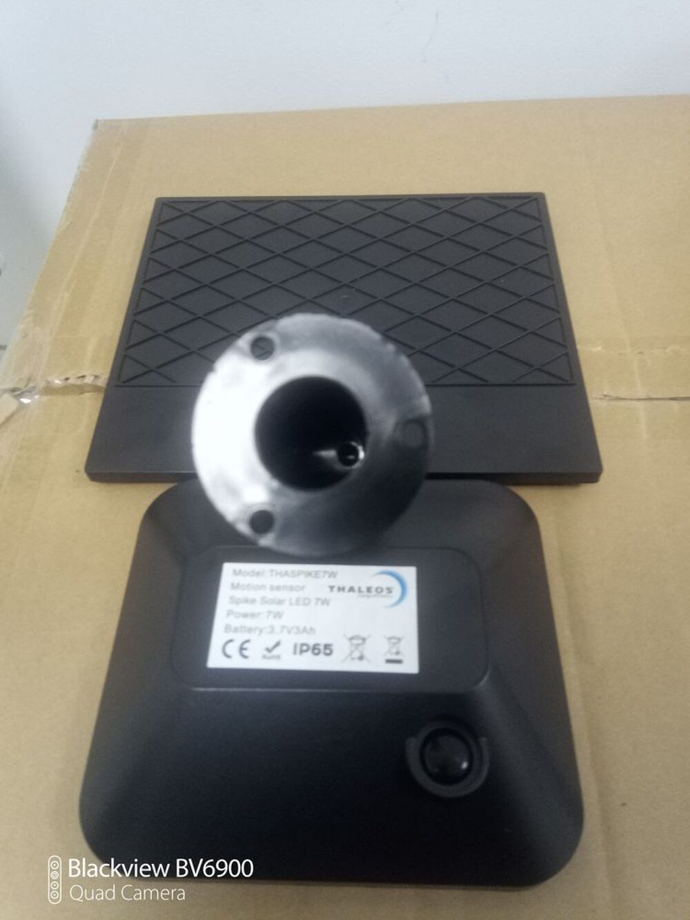 Spot LED Ext&eacute;rieur &Eacute;tanche &agrave; Piquer IP65 Solaire 7 watts Jardin