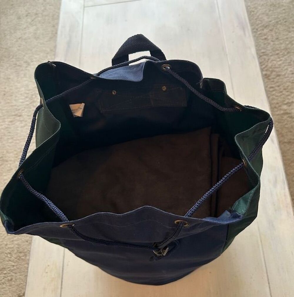 beau petit SAC a DOS ( neuf / jamais servi )
Sports