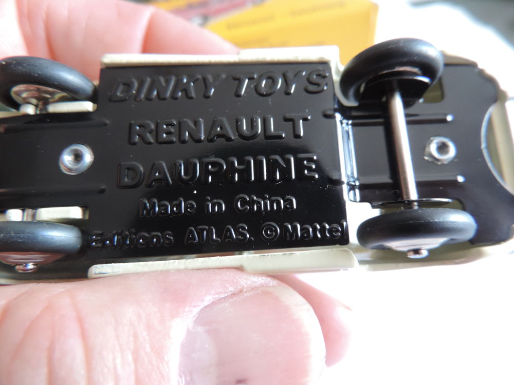 DINKY TOYS - RENAULT DAUPHINE - Ech. 1/43 &egrave;me 