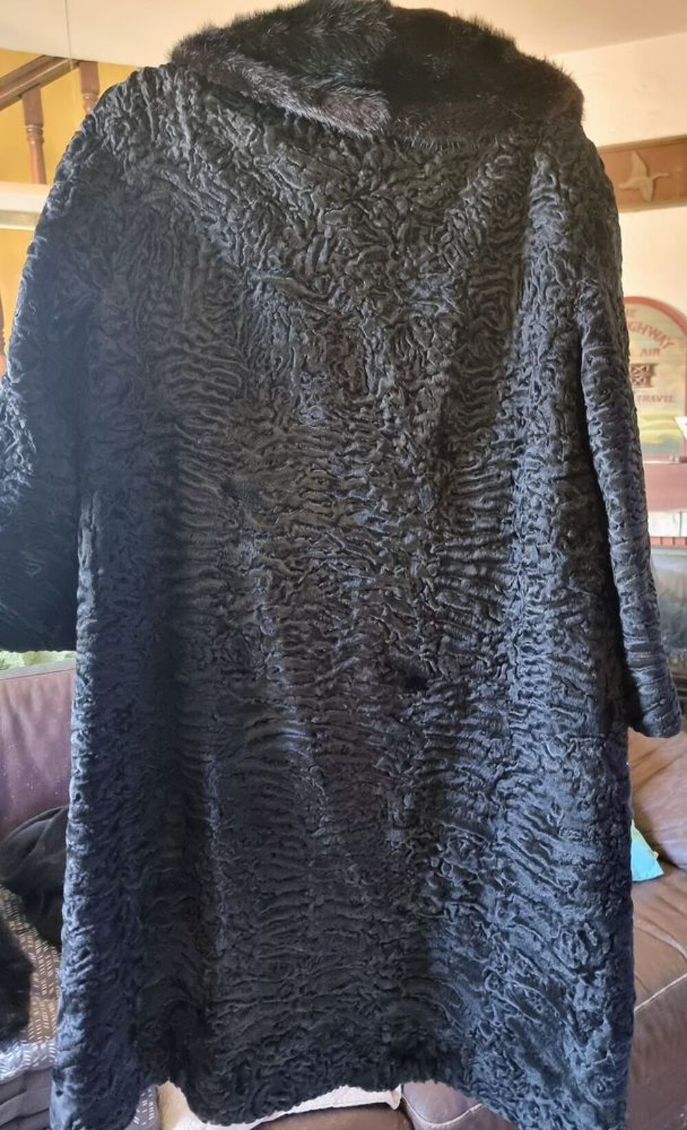 Manteau manches 3/4 superbe qualit&eacute; col fourrure Vêtements