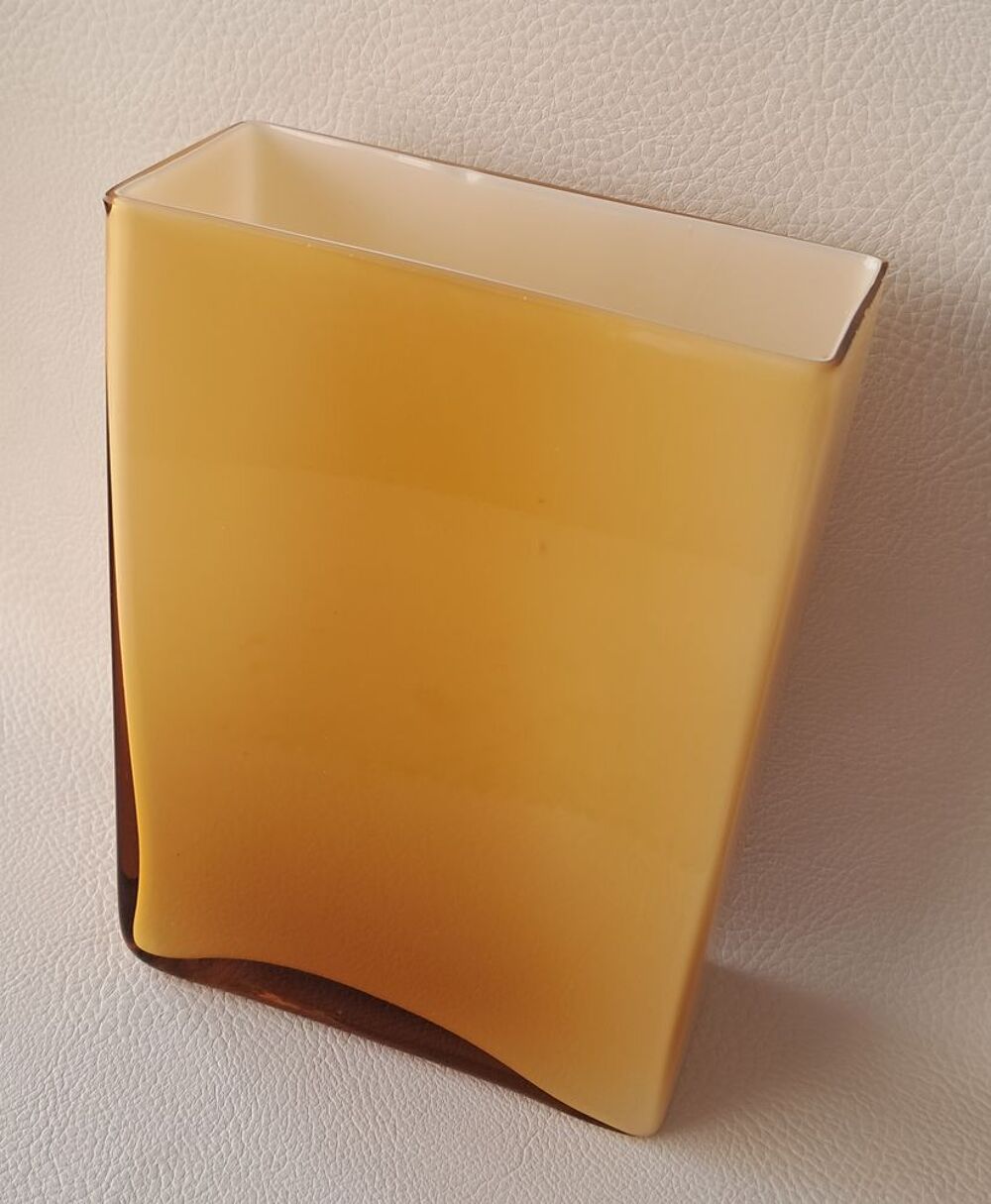vase rectangulaire en verre couleur caramel &eacute;maill&eacute; blanc Décoration
