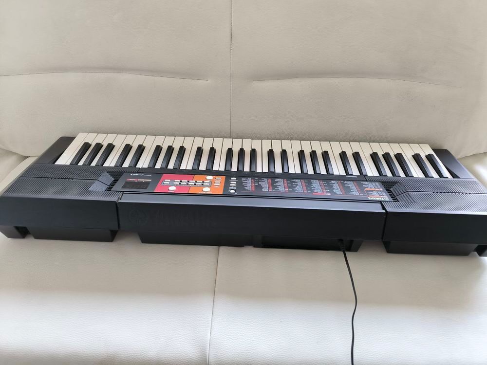 Clavier Yamaha PSR-F51 en excellent &eacute;tat Instruments de musique