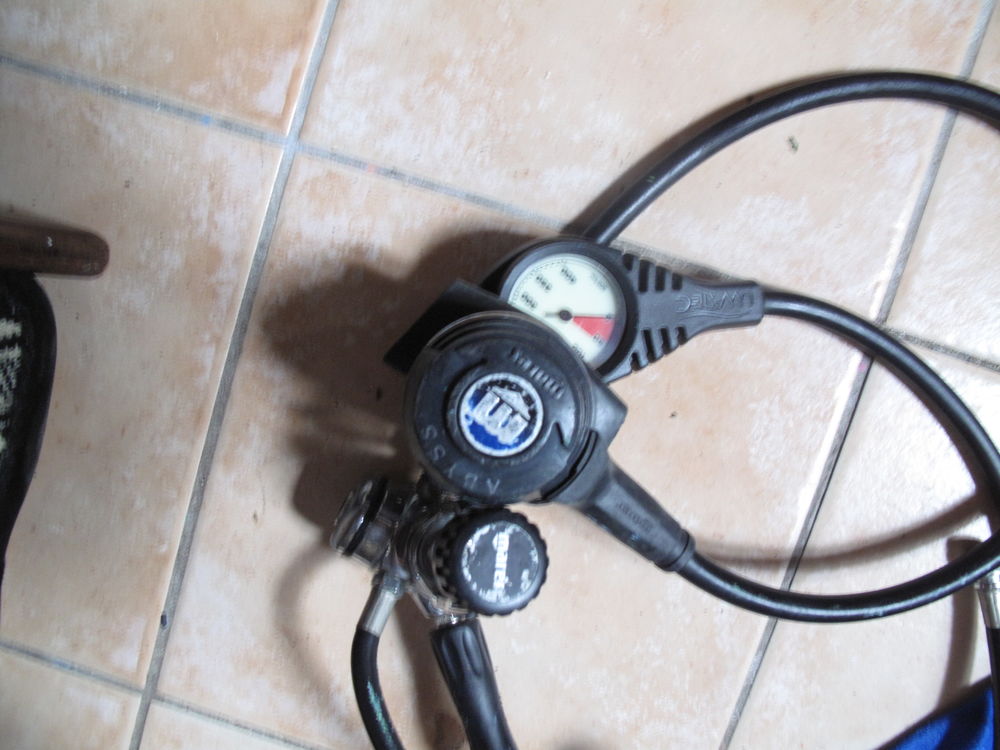 TENUE de plong&eacute; avec sac et accessoires Sports