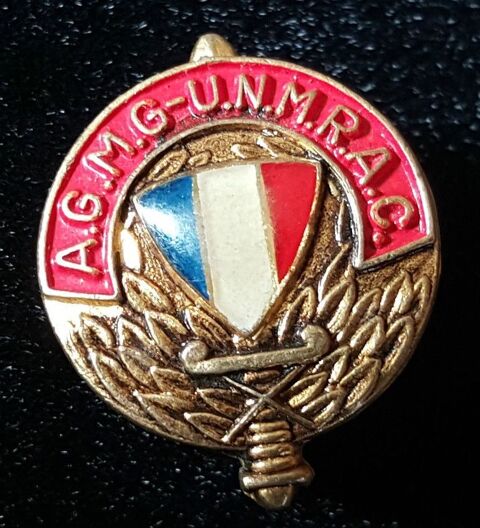 Insignes / décoration militaires 10 Beauchamp (95)