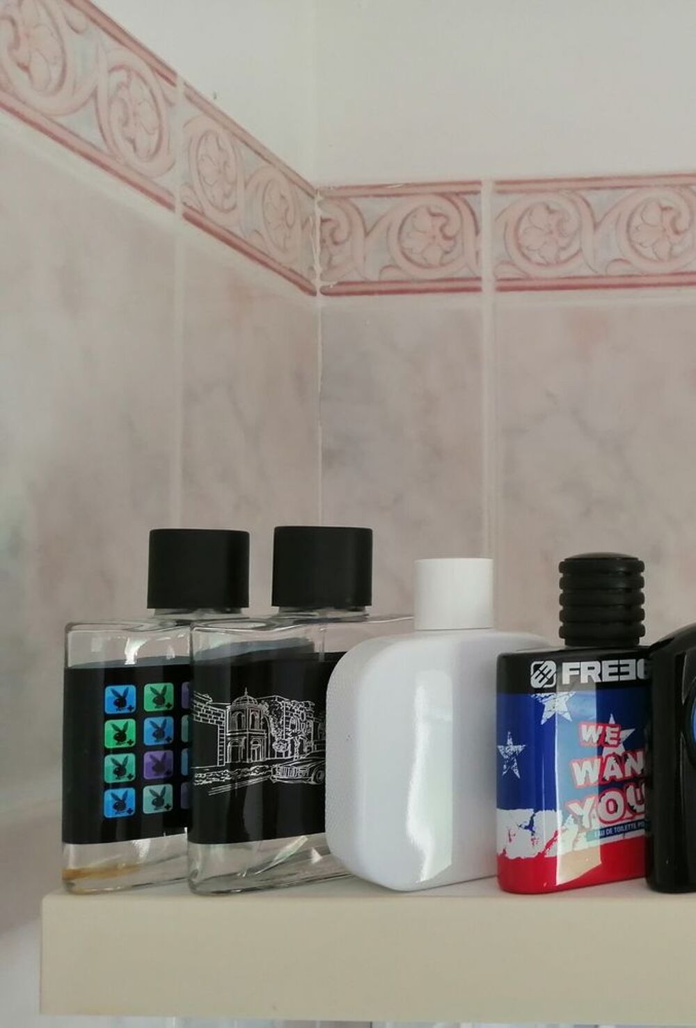 BOUTEILLES DE PARFUM VIDES 