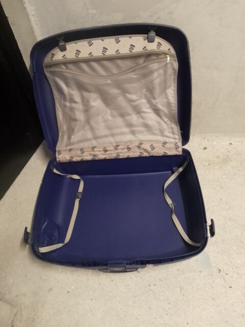 Gros Lot divers pour vide grenier ou brocante  40 Saint-Jean-de-Moirans (38)