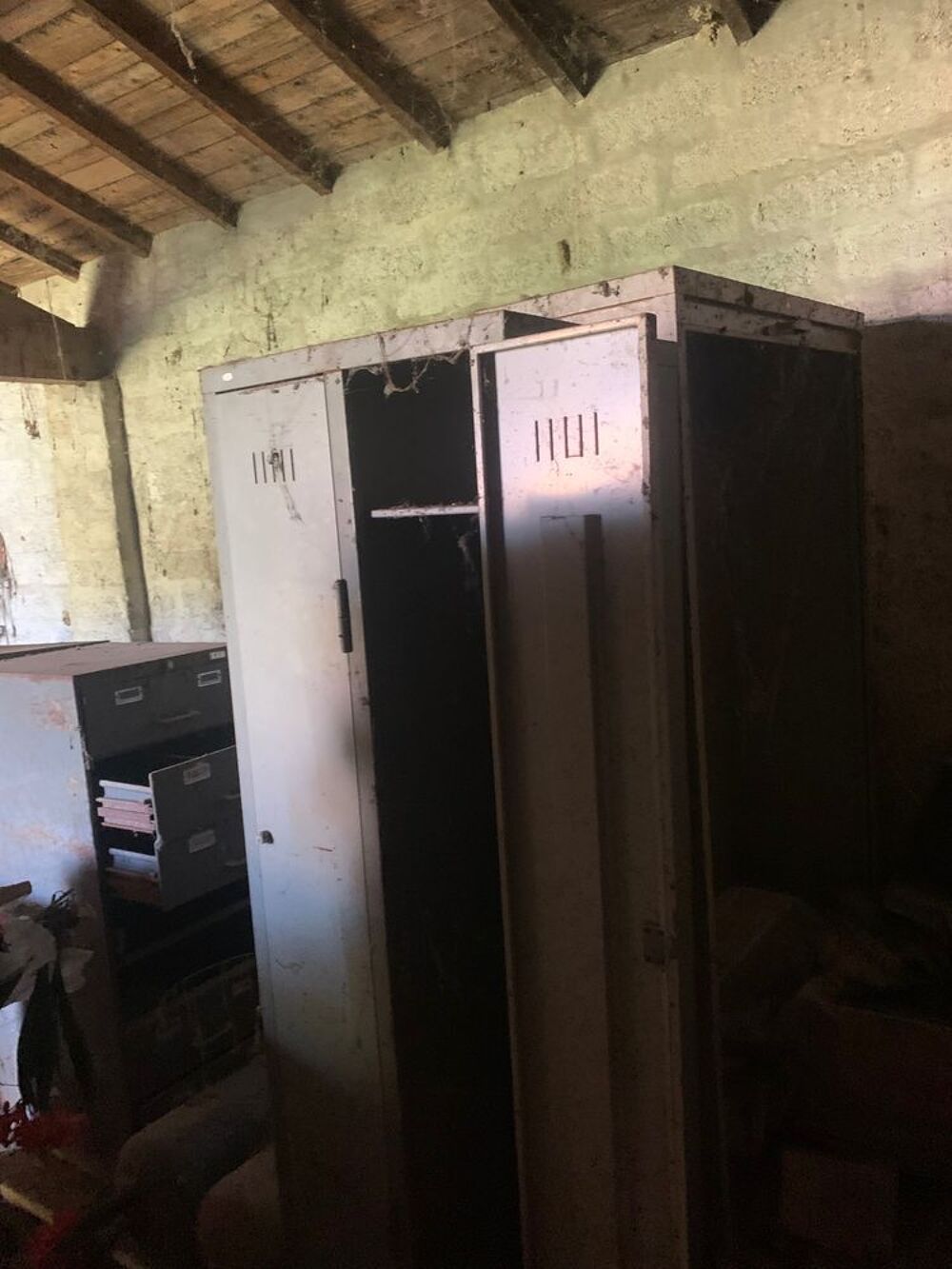 ARMOIRE METALLIQUE Meubles