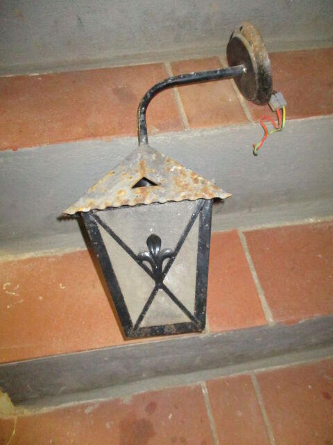 lanterne dehors restaurer l�g�rement bon �tat fleurs de lys 0 M�rignies (59)