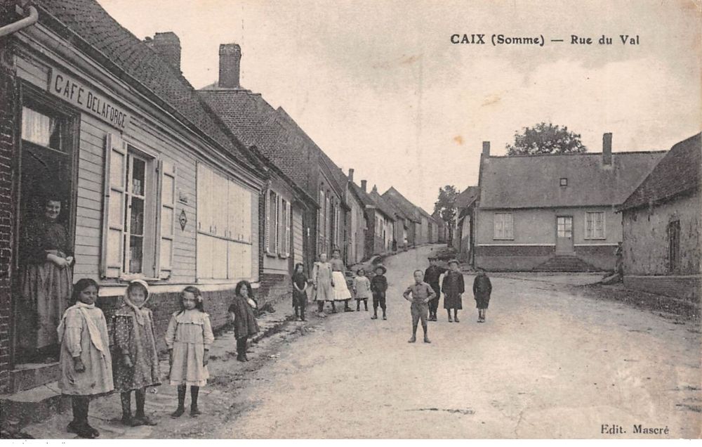 Cpa du80 CAIX Somme - Rue du Val Caf&eacute; Delaforce.. 