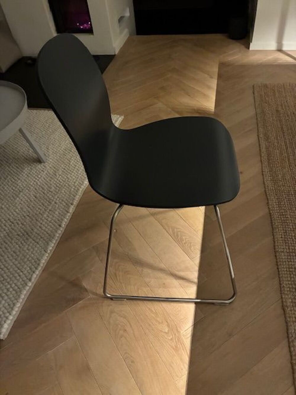 Table design Italien, chaises Jesper Morison Meubles