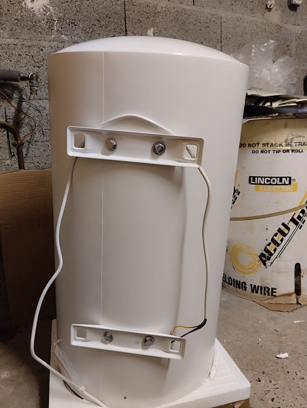 Chauffe-eau &eacute;lectrique neuf Sannover blanc 100 litres Bricolage